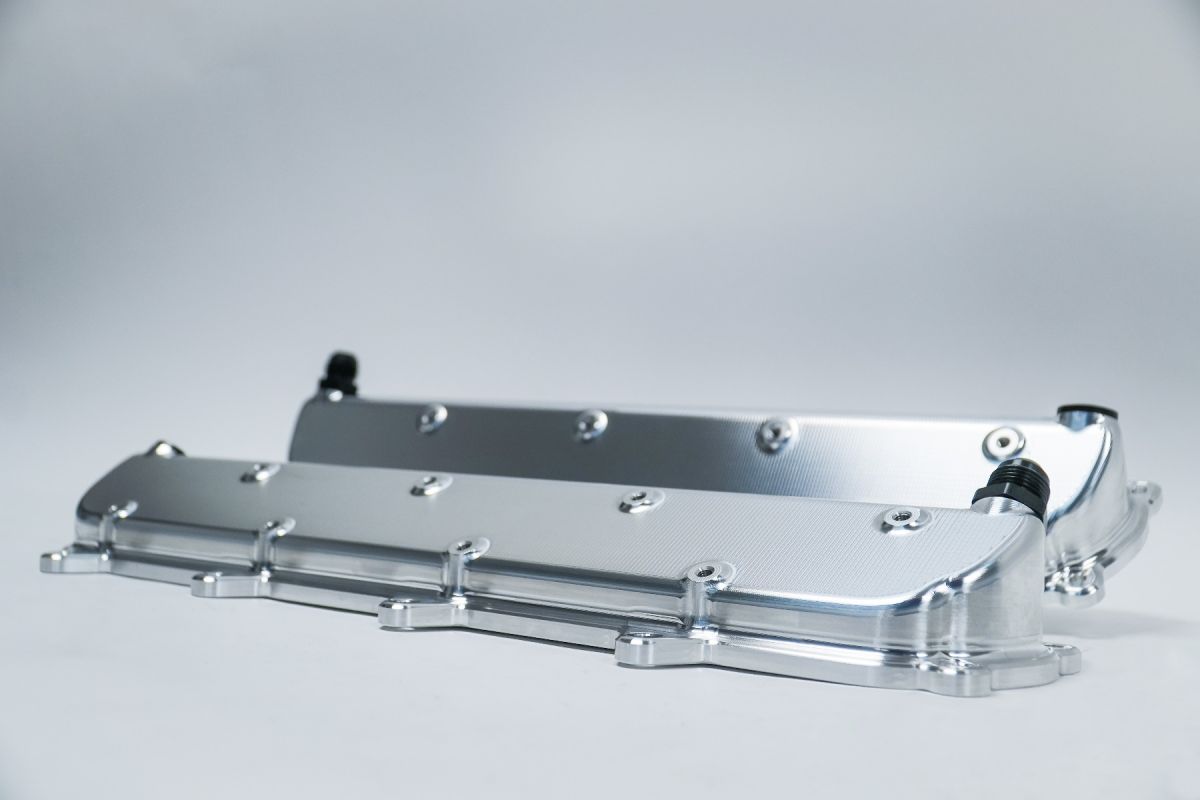 LT1/ LT4 Billet Valve Covers Clears 2650 and Port Injection plates.